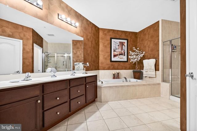 137 PLAZA GRANDE, Cherry Hill, NJ 08002