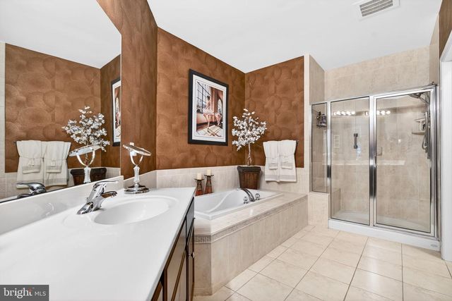 137 PLAZA GRANDE, Cherry Hill, NJ 08002