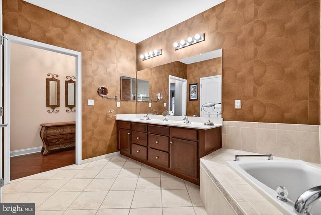 137 PLAZA GRANDE, Cherry Hill, NJ 08002