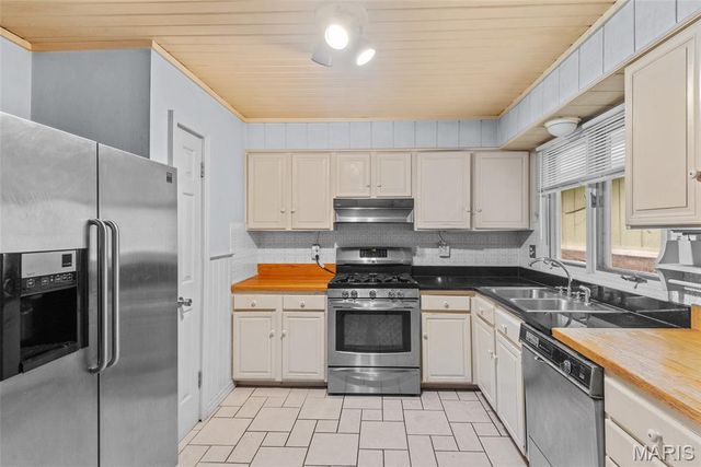 11 Glen Hollow Road, Glen Carbon, IL 62034