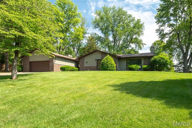 11 Glen Hollow Road, Glen Carbon, IL 62034