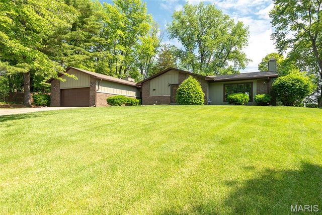 11 Glen Hollow Road, Glen Carbon, IL 62034