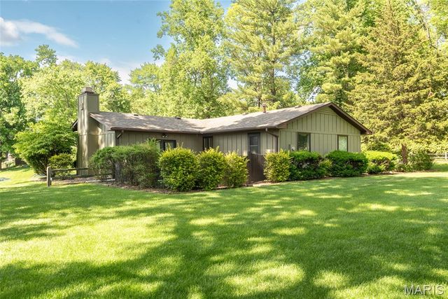11 Glen Hollow Road, Glen Carbon, IL 62034