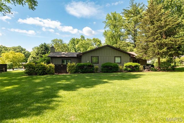 11 Glen Hollow Road, Glen Carbon, IL 62034