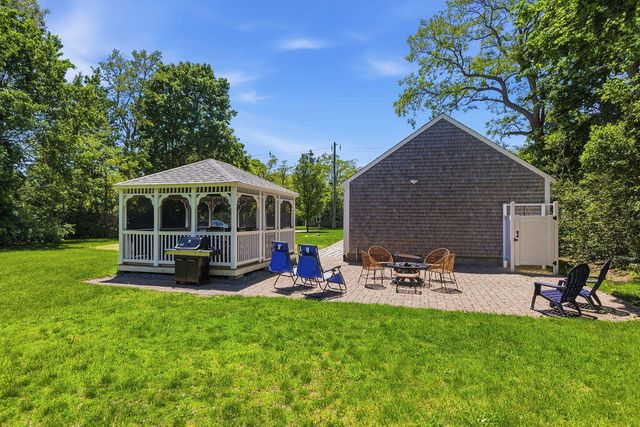 18 Nobscussett Road, Dennis, MA 02638