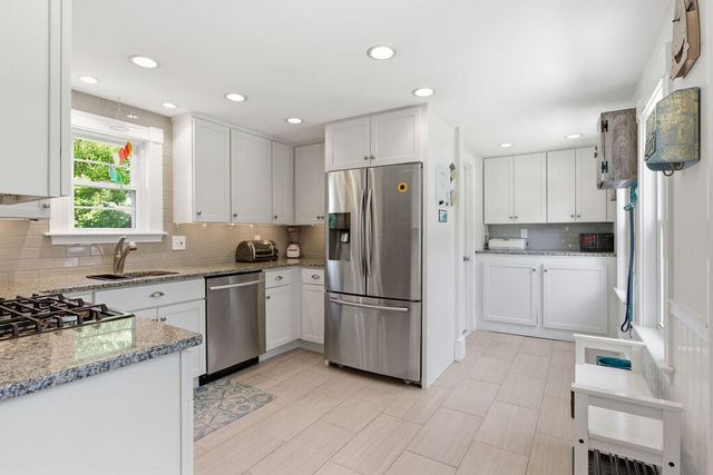 18 Nobscussett Road, Dennis, MA 02638