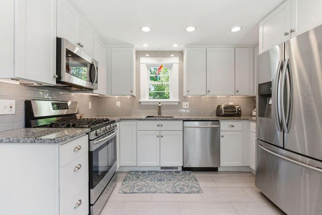 18 Nobscussett Road, Dennis, MA 02638