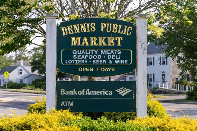 18 Nobscussett Road, Dennis, MA 02638
