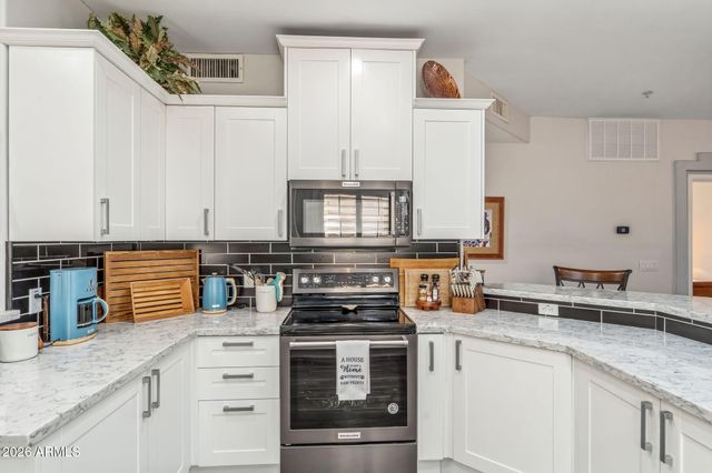 11011 N ZEPHYR Drive 105, Fountain Hills, AZ 85268