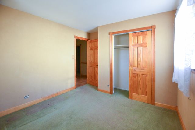 8766 S 83rd Court, Hickory Hills, IL 60457