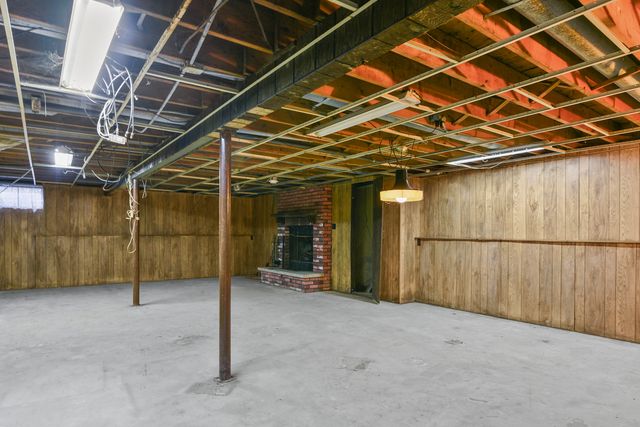 8766 S 83rd Court, Hickory Hills, IL 60457