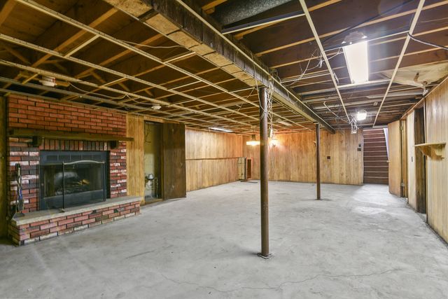 8766 S 83rd Court, Hickory Hills, IL 60457