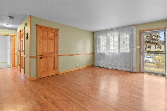 8766 S 83rd Court, Hickory Hills, IL 60457