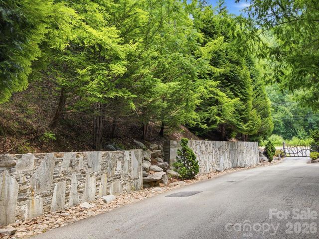 8542 Indian Trace 28, Nebo, NC 28761