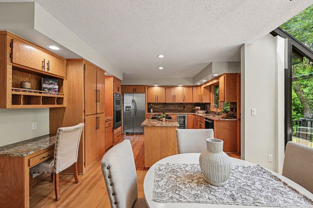 16480 Kingswood Drive, Lakeville, MN 55044