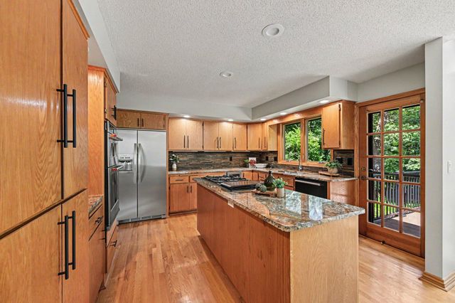 16480 Kingswood Drive, Lakeville, MN 55044