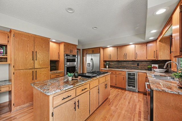 16480 Kingswood Drive, Lakeville, MN 55044