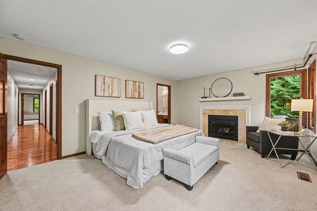 16480 Kingswood Drive, Lakeville, MN 55044