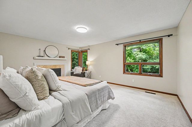 16480 Kingswood Drive, Lakeville, MN 55044