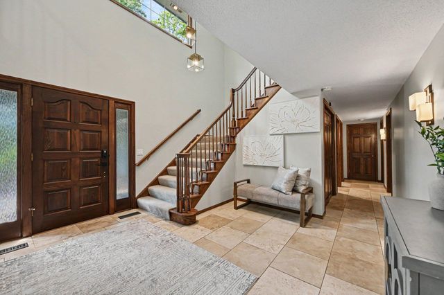 16480 Kingswood Drive, Lakeville, MN 55044