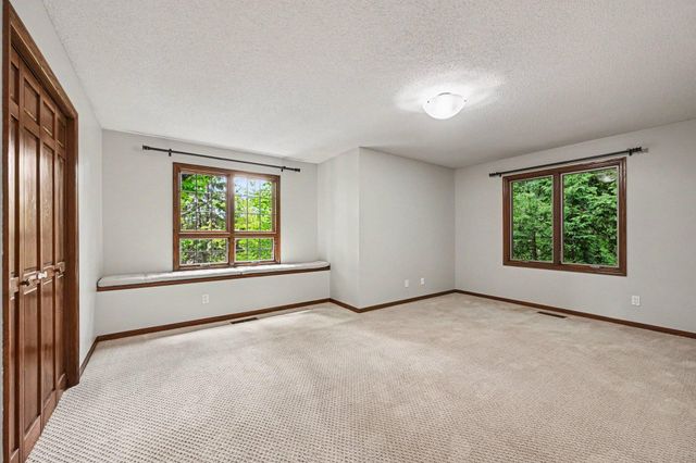 16480 Kingswood Drive, Lakeville, MN 55044
