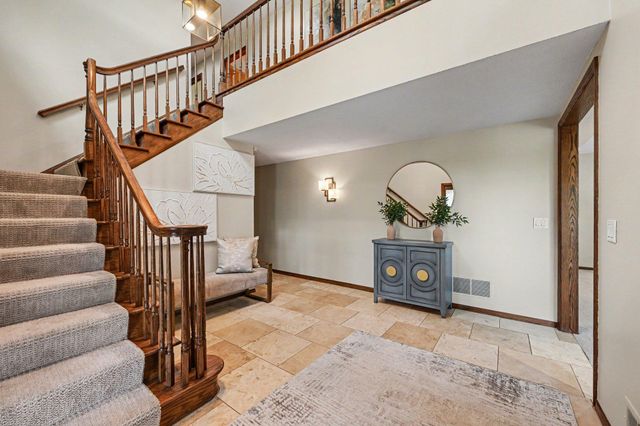 16480 Kingswood Drive, Lakeville, MN 55044