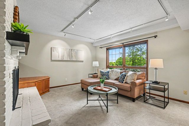 16480 Kingswood Drive, Lakeville, MN 55044