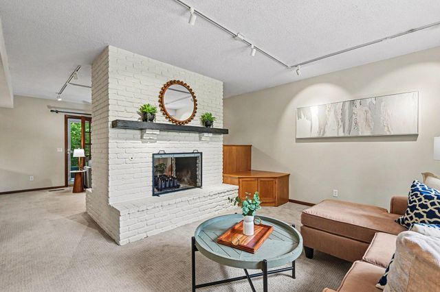 16480 Kingswood Drive, Lakeville, MN 55044
