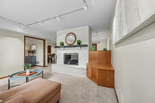16480 Kingswood Drive, Lakeville, MN 55044