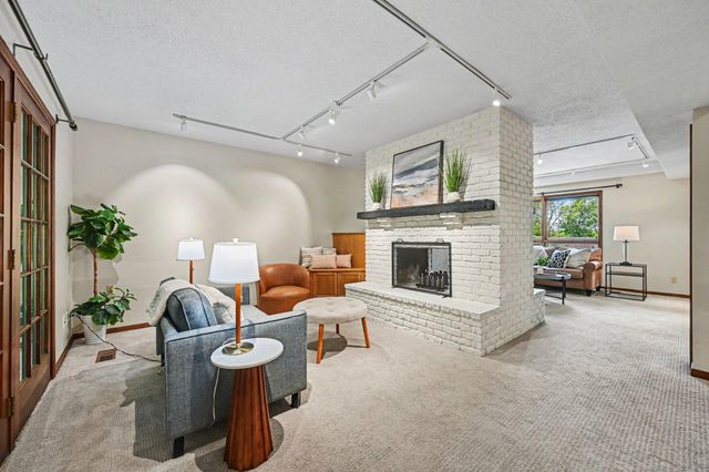 16480 Kingswood Drive, Lakeville, MN 55044