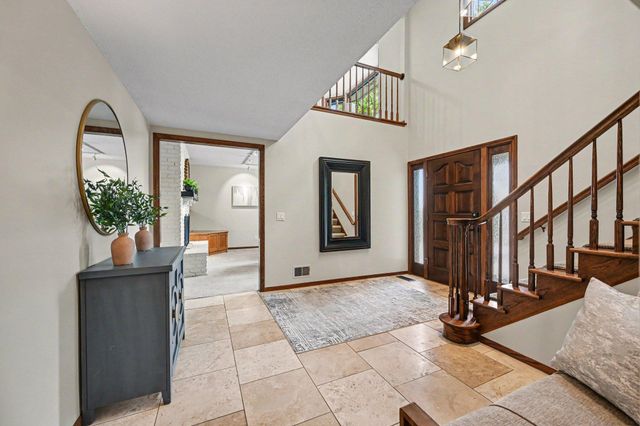 16480 Kingswood Drive, Lakeville, MN 55044