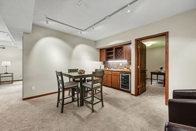 16480 Kingswood Drive, Lakeville, MN 55044