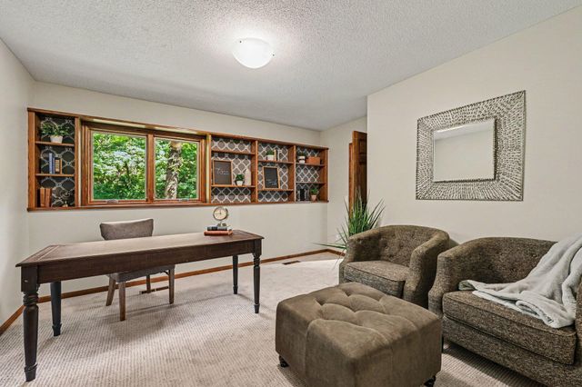 16480 Kingswood Drive, Lakeville, MN 55044