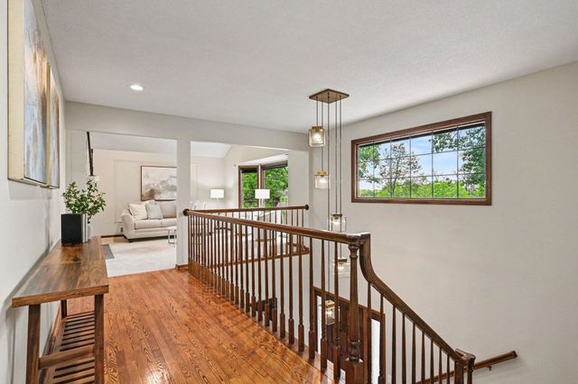 16480 Kingswood Drive, Lakeville, MN 55044