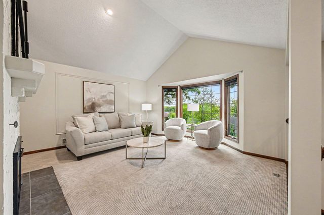 16480 Kingswood Drive, Lakeville, MN 55044