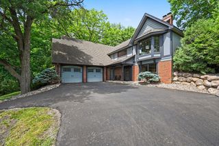 16480 Kingswood Drive, Lakeville, MN 55044