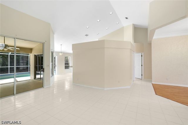 2053 E Crown Pointe BLVD, Naples, FL 34112