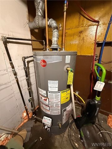 37 Davey Street, Buffalo, NY 14206