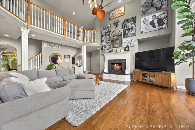 2275 Glouceston Lane, Naperville, IL 60564