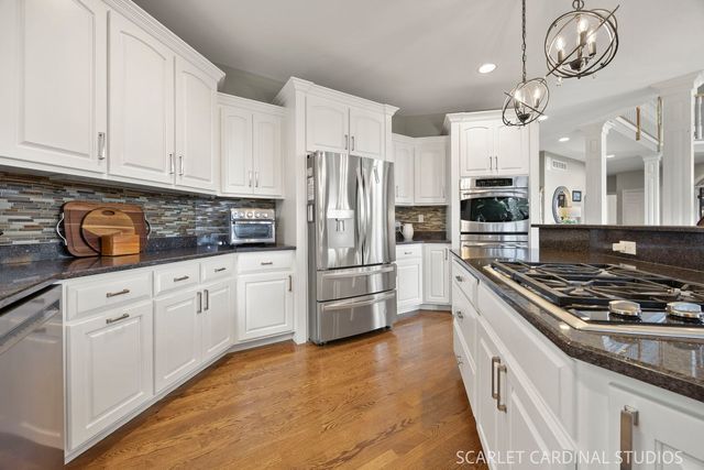 2275 Glouceston Lane, Naperville, IL 60564