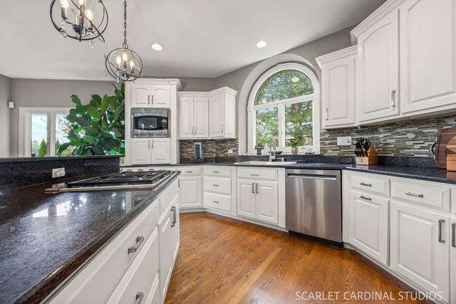 2275 Glouceston Lane, Naperville, IL 60564