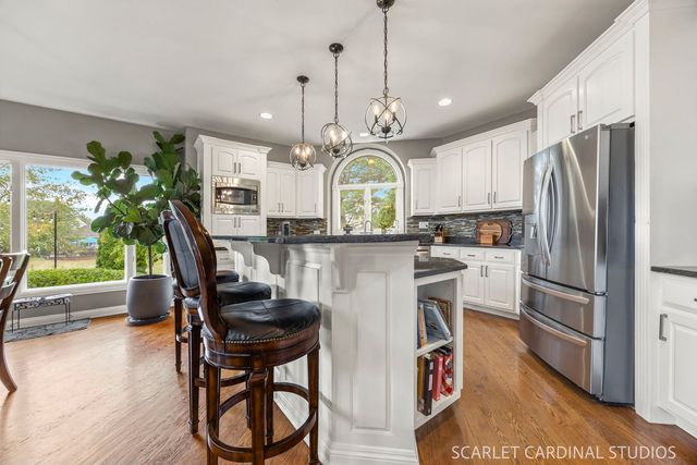 2275 Glouceston Lane, Naperville, IL 60564