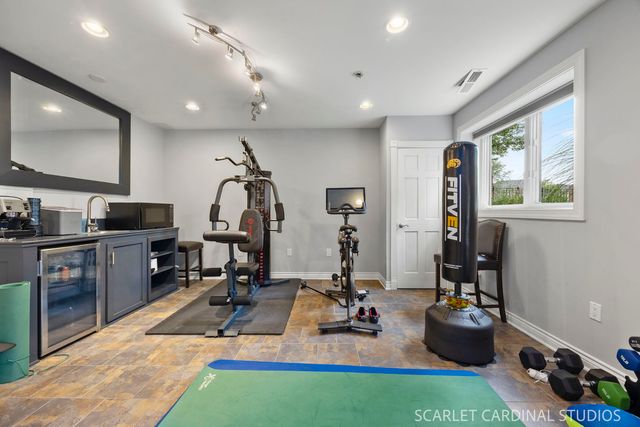 2275 Glouceston Lane, Naperville, IL 60564