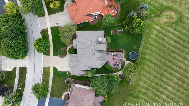 2275 Glouceston Lane, Naperville, IL 60564