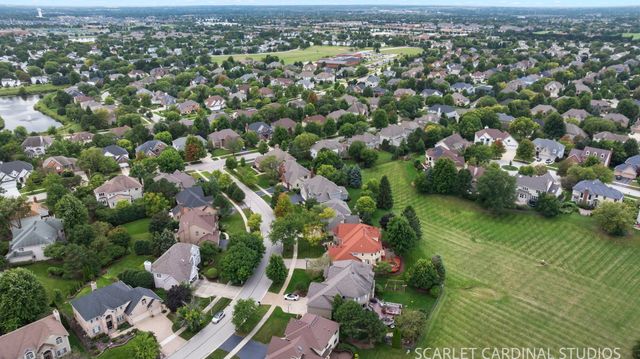 2275 Glouceston Lane, Naperville, IL 60564