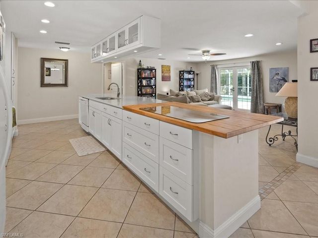 25401 Carney CIR, Bonita Springs, FL 34135