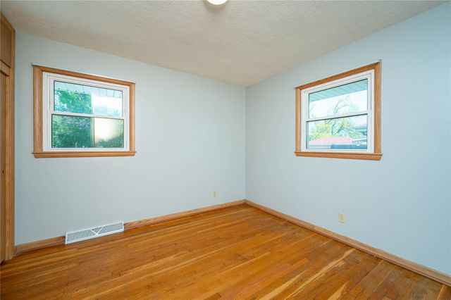 7217 Maple Drive, Urbandale, IA 50322