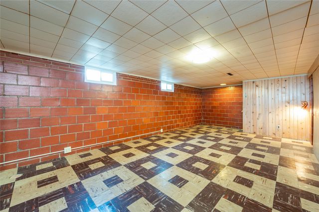 7217 Maple Drive, Urbandale, IA 50322