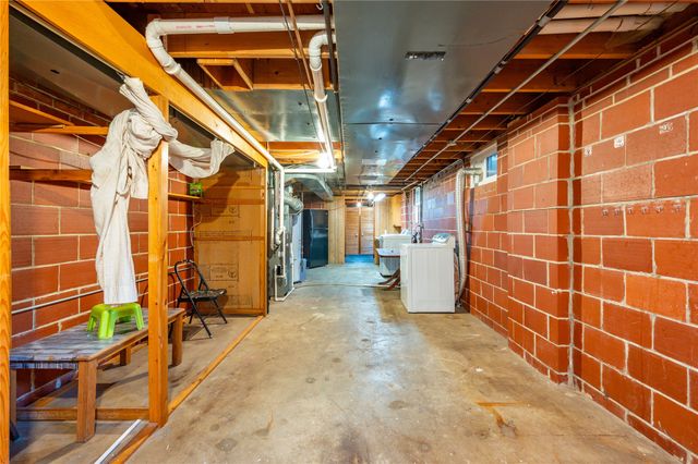 7217 Maple Drive, Urbandale, IA 50322