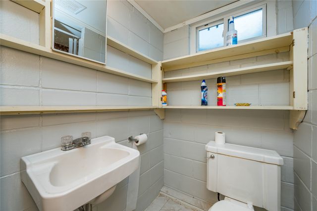 7217 Maple Drive, Urbandale, IA 50322